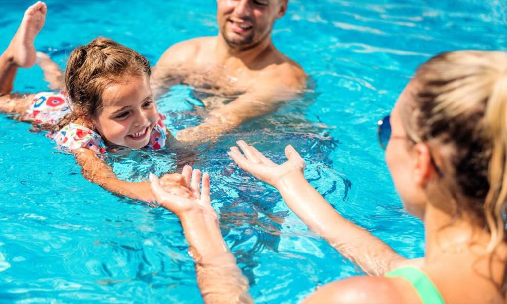 Rooftop Swimming Pool & Sun Deck
